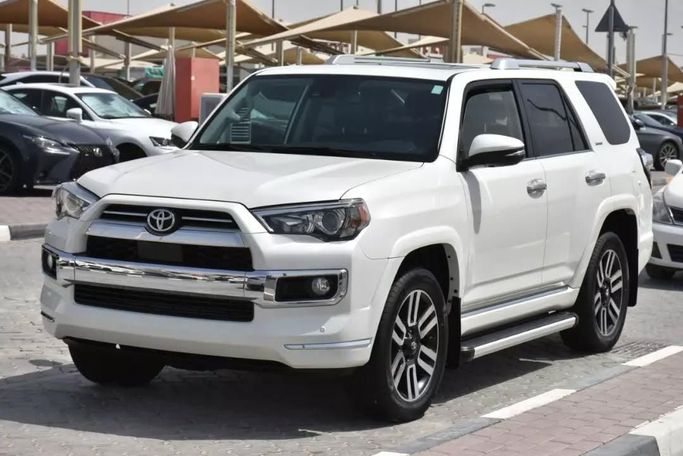Подержанный Toyota 4Runner V Рестайлинг, 4.0 л, 2020 в Шардже от Alfaris Used Cars Белый цвет. Other | AUTO.AE