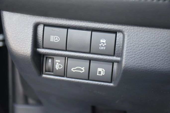 New Toyota Avalon V, 2.5 l, 2025 in Sharjah by Alfaris Used Cars, Black color. Other | AUTO.AE