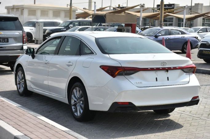 New Toyota Avalon V, 2.5 l, 2025 in Sharjah by Alfaris Used Cars, White color. Other | AUTO.AE