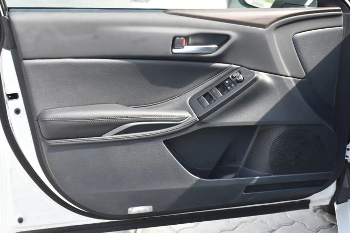 New Toyota Avalon V, 2.5 l, 2025 in Sharjah by Alfaris Used Cars, White color. Other | AUTO.AE
