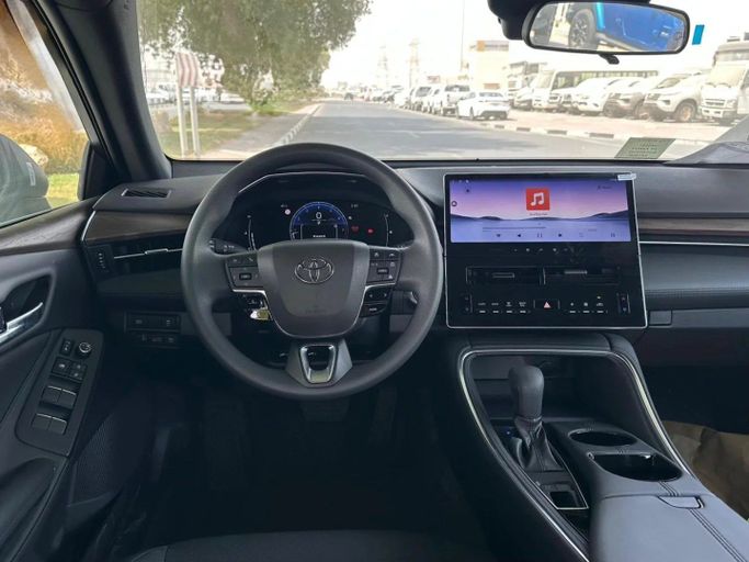 Новый Toyota Avalon V, 2.5 л, 2025 в Шардже от Alfaris Used Cars Белый цвет.  | AUTO.AE