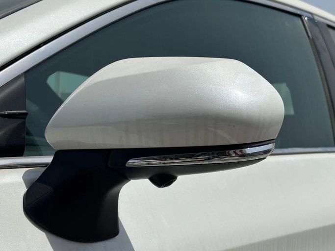 Новый Toyota Avalon V, 2.5 л, 2025 в Шардже от Alfaris Used Cars Белый цвет.  | AUTO.AE