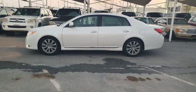 Подержанный Toyota Avalon III Рестайлинг 2, 3.5 л, 2011 в Шардже от Ishtar Used Cars Белый цвет. Other | AUTO.AE