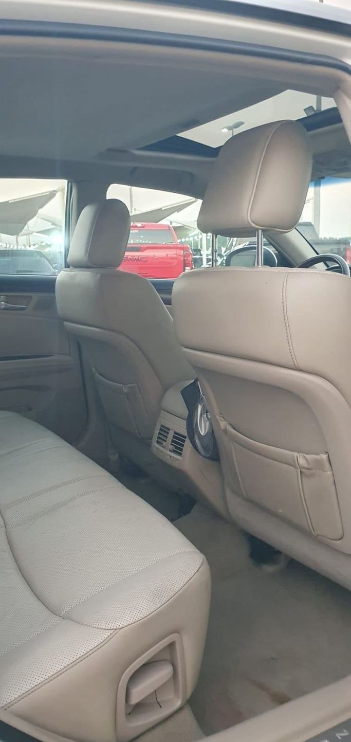 Подержанный Toyota Avalon III Рестайлинг 2, 3.5 л, 2011 в Шардже от Ishtar Used Cars Белый цвет. Other | AUTO.AE
