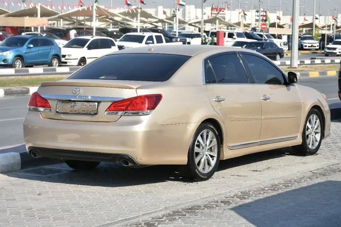 Подержанный Toyota Avalon III Рестайлинг 2, 3.5 л, 2011 в Шардже от Alfaris Used Cars Золотистый цвет. Other | AUTO.AE