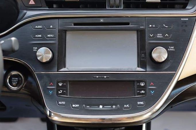 Подержанный Toyota Avalon IV Рестайлинг, 3.5 л, 2017 в Шардже от OMC Used Cars Белый цвет. GCC | AUTO.AE