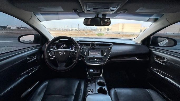 Подержанный Toyota Avalon IV, 3.5 л, 2015 в Шардже от Halla Cars Белый цвет. Американская | AUTO.AE