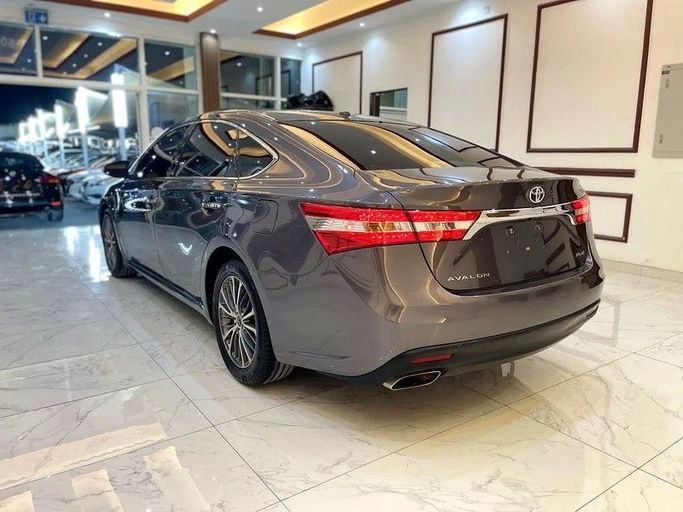 Used Toyota Avalon IV, 3.5 l, 2014 in Sharjah by Rebou Alfakhama, Violet color. American Specs | AUTO.AE