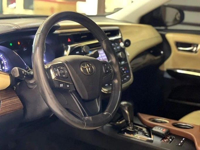 Used Toyota Avalon IV, 3.5 l, 2014 in Sharjah by Rebou Alfakhama, Violet color. American Specs | AUTO.AE
