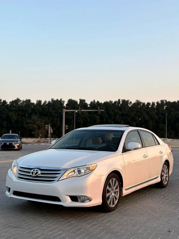 Used Toyota Avalon III Facelift 2, 3.5 l, 2012 in Sharjah by Al Jawareh Used Cars, White color. American Specs | AUTO.AE