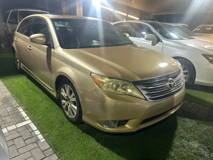 Used Toyota Avalon III Facelift 2, 3.5 l, 2011 in Sharjah by AL WARID USED CARS, Golden color. American Specs | AUTO.AE