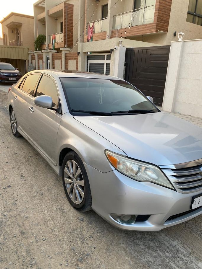 Used ⁦Toyota Avalon III Facelift 2, 3.5 l, 2011⁩ in UAE, Sharjah, Silver color. Japanese Specs | AUTO.AE | Listing #286703