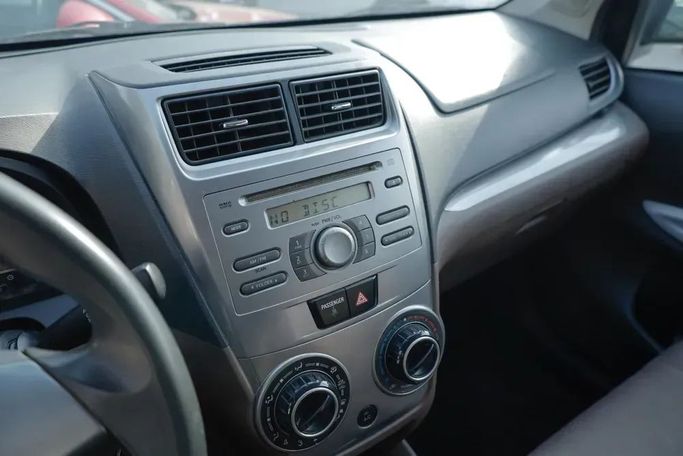 Подержанный Toyota Avanza II, 1.5 л, 2019 в Шардже от Qasr Al Furqan Used Cars Белый цвет. GCC | AUTO.AE