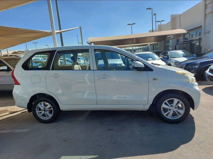 Used Toyota Avanza II, 1.5 l, 2015 in Sharjah by Al Qanaah Used Cars, White color. GCC Specs | AUTO.AE