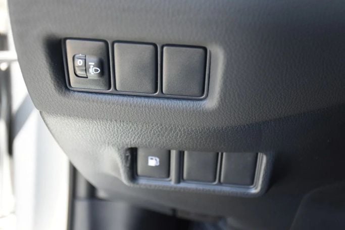 Новый Toyota C-HR I Рестайлинг, 1.2 л, 2022 в Шардже от Alfaris Used Cars Серебристый цвет. Other | AUTO.AE