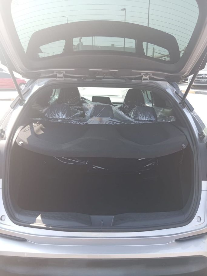 Подержанный Toyota C-HR I Рестайлинг, 1.2 л, 2021 в Шардже от Mohammad Al Hamadani Used Cars Коричневый цвет. Японская | AUTO.AE