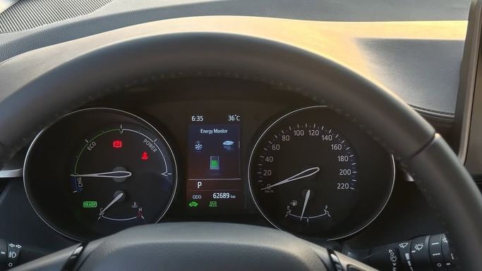 Used Toyota C-HR I Facelift, 2.0 l, 2022 in Sharjah by Badar Used Cars, White color.  | AUTO.AE