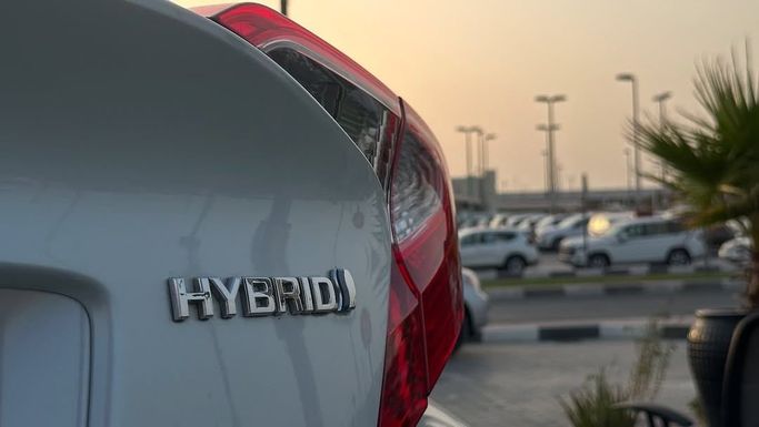 Used Toyota C-HR I Facelift, 2.0 l, 2022 in Sharjah by Badar Used Cars, White color.  | AUTO.AE