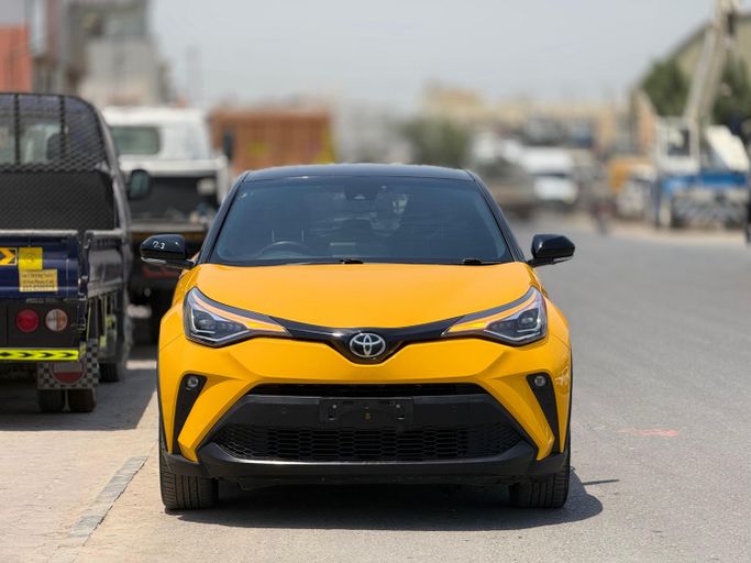 مستعملة Toyota C-HR أنا فيس ليفت, 1.2 l, 2022 في في الإمارات, الشارقة من Luluat Al Khan Used Auto spare Parts، اللون أصفر. المواصفات الأسترالية | AUTO.AE | إعلان #274719