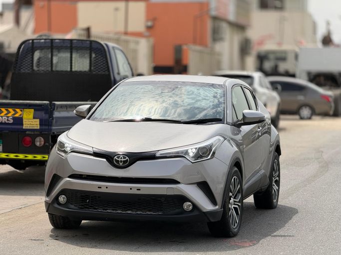 مستعملة Toyota C-HR I, 1.2 l, 2019 في في الإمارات, الشارقة من Luluat Al Khan Used Auto spare Parts، اللون فضي. المواصفات الأسترالية | AUTO.AE | إعلان #274896