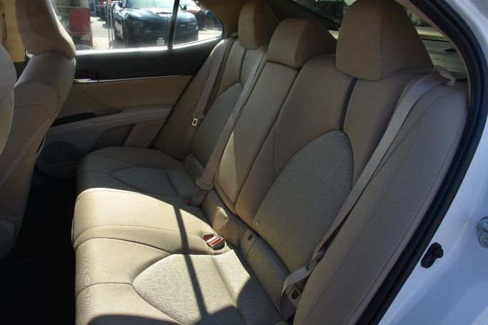 Подержанный Toyota Camry IX (XV80) China Market, 2.0 л, 2023 в Шардже от Alfaris Used Cars Белый цвет.  | AUTO.AE