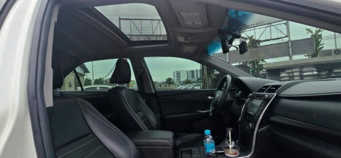 Новый Toyota Camry VII (XV50) Рестайлинг, 2.5 л, 2016 в Шардже от Al Aram Cars Белый цвет. Other | AUTO.AE