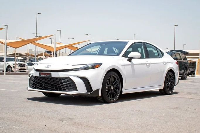 مستعملة Toyota Camry التاسع (XV80), 2.5 l, 2025 في في الشارقة من Istanbul Elite Used Cars، اللون أبيض. المواصفات الأمريكية | AUTO.AE