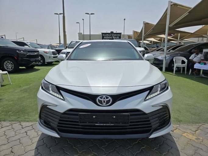 Used Toyota Camry VIII (XV70) Facelift, 2.5 l, 2023 in Sharjah by Rebou Najd Used Cars, White color. GCC Specs | AUTO.AE