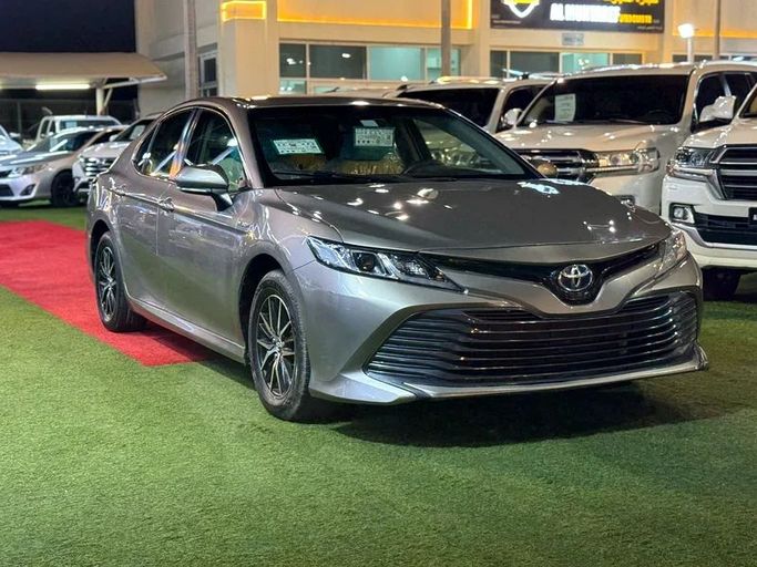 Used Toyota Camry VIII (XV70), 2.5 l, 2019 in Sharjah by Al Muhtaref Used Cars, Grey color. GCC Specs | AUTO.AE