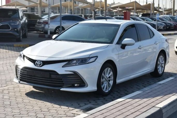 Used Toyota Camry VIII (XV70) Facelift, 2.5 l, 2024 in Sharjah by Alfaris Used Cars, White color. GCC Specs | AUTO.AE