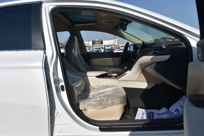 Used Toyota Camry VIII (XV70) Facelift, 2.5 l, 2024 in Sharjah by Alfaris Used Cars, White color. GCC Specs | AUTO.AE