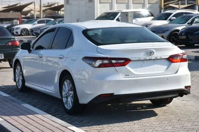 Used Toyota Camry VIII (XV70) Facelift, 2.5 l, 2024 in Sharjah by Alfaris Used Cars, White color. GCC Specs | AUTO.AE