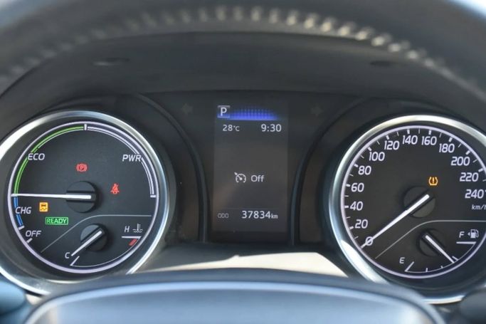 Подержанный Toyota Camry VIII (XV70) Рестайлинг, 2.5 л, 2023 в Шардже от Alfaris Used Cars Белый цвет. Other | AUTO.AE