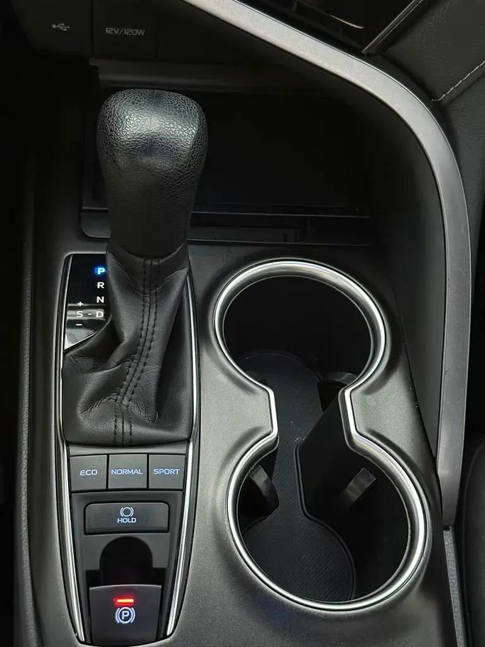 Подержанный Toyota Camry VIII (XV70) Рестайлинг, 2.5 л, 2021 в Шардже от Hamsat Waad Белый цвет. GCC | AUTO.AE