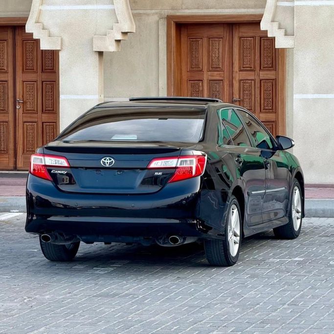 Подержанный Toyota Camry VII (XV50), 2.5 л, 2012 в Шардже от Sarmad Cars Черный цвет. GCC | AUTO.AE