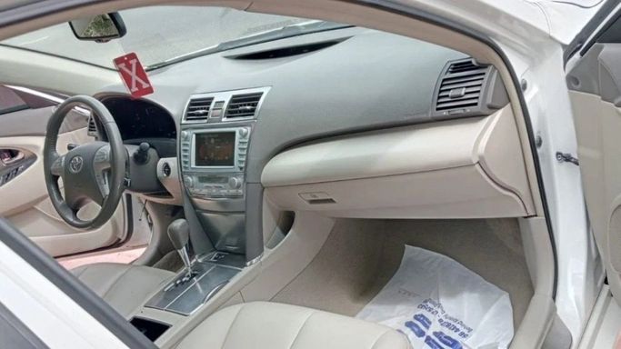 Used Toyota Camry VI (XV40), 2.5 l, 2007 in Sharjah by Halla Cars, White color. American Specs | AUTO.AE