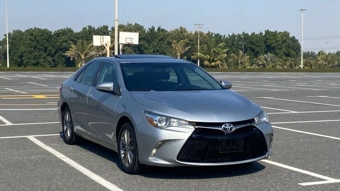 Подержанный Toyota Camry VII (XV50) Рестайлинг, 2.5 л, 2017 в Шардже от Halla Cars Серебристый цвет. Американская | AUTO.AE