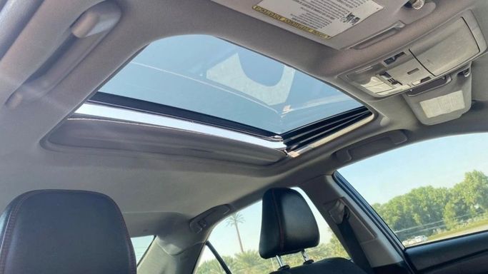 Подержанный Toyota Camry VII (XV50) Рестайлинг, 2.5 л, 2017 в Шардже от Halla Cars Серебристый цвет. Американская | AUTO.AE