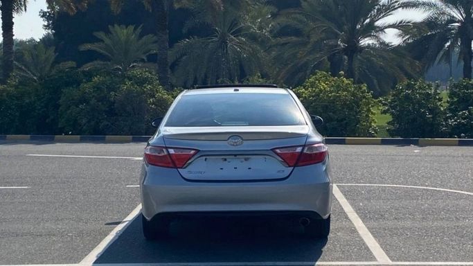 Подержанный Toyota Camry VII (XV50) Рестайлинг, 2.5 л, 2017 в Шардже от Halla Cars Серебристый цвет. Американская | AUTO.AE