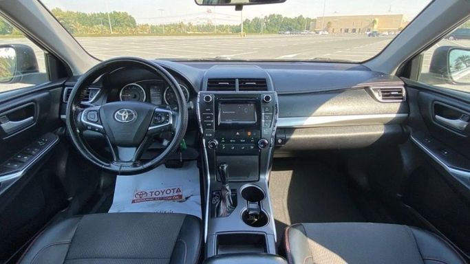 Подержанный Toyota Camry VII (XV50) Рестайлинг, 2.5 л, 2017 в Шардже от Halla Cars Серебристый цвет. Американская | AUTO.AE
