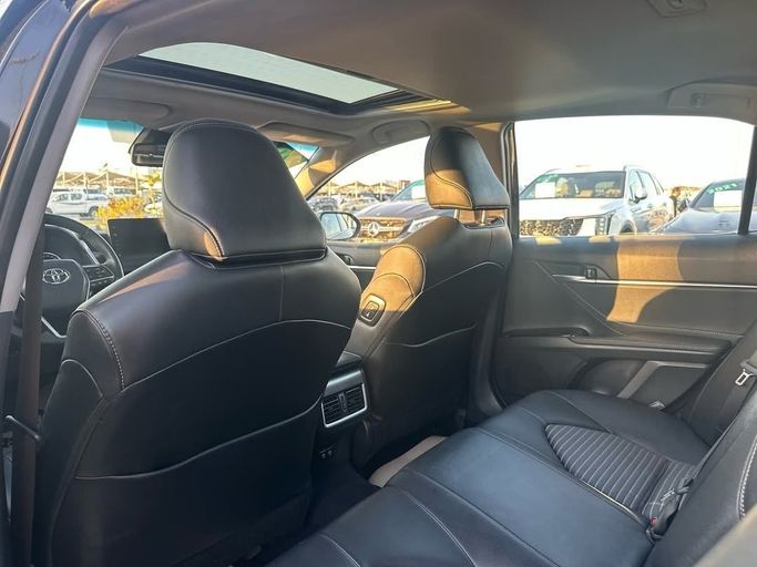 Used Toyota Camry VIII (XV70) Facelift, 2.5 l, 2023 in Sharjah by Badar Used Cars, Black color.  | AUTO.AE