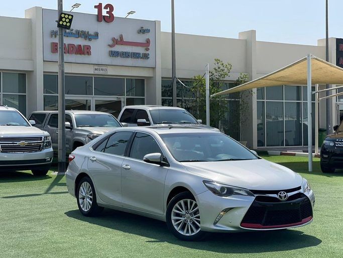 Подержанный Toyota Camry VII (XV50) Рестайлинг, 2.5 л, 2017 в Шардже от Badar Used Cars Белый цвет.  | AUTO.AE