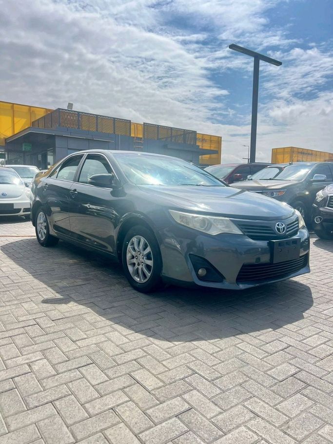Used Toyota Camry VII (XV50) Facelift, 3.5 l, 2014 in Sharjah by Al Sayarah Al Oula, Grey color. GCC Specs | AUTO.AE