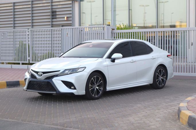 Подержанный Toyota Camry VIII (XV70) Рестайлинг, 2.5 л, 2020 в Шардже от Sama Al Sham Cars Белый цвет. GCC | AUTO.AE | Объявление #270640