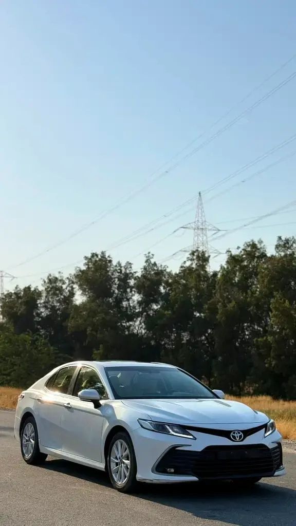 مستعملة Toyota Camry عملية فيس ليفت VIII (XV70), 2.5 l, 2023 في في الشارقة من Najm Al Shamal Used Cars، اللون أبيض. مواصفات الخليج | AUTO.AE | إعلان #273553