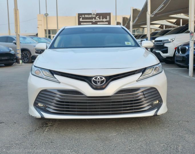 مستعملة Toyota Camry VIII (XV70), 3.5 l, 2019 في في الإمارات, الشارقة من Almalakyah Cars، اللون أبيض. مواصفات الخليج | AUTO.AE | إعلان #275931