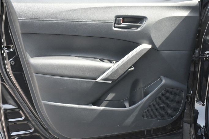 Новый Toyota Corolla Cross I, 2.0 л, 2025 в Шардже от Alfaris Used Cars Черный цвет.  | AUTO.AE