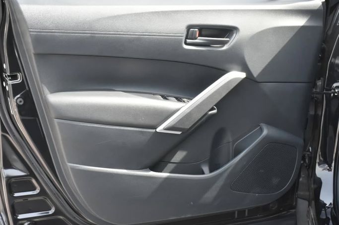 Новый Toyota Corolla Cross I, 2.0 л, 2025 в Шардже от Alfaris Used Cars Черный цвет.  | AUTO.AE