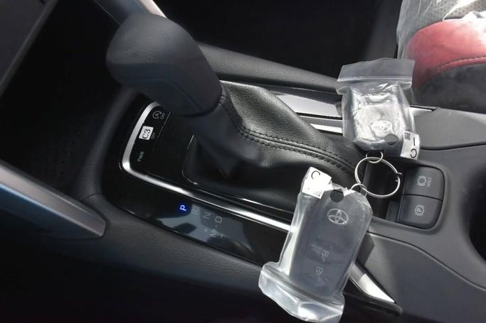 Новый Toyota Corolla Cross I, 2.0 л, 2025 в Шардже от Alfaris Used Cars Белый цвет.  | AUTO.AE