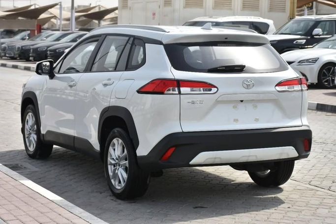 Новый Toyota Corolla Cross I, 2.0 л, 2025 в Шардже от Alfaris Used Cars Белый цвет.  | AUTO.AE